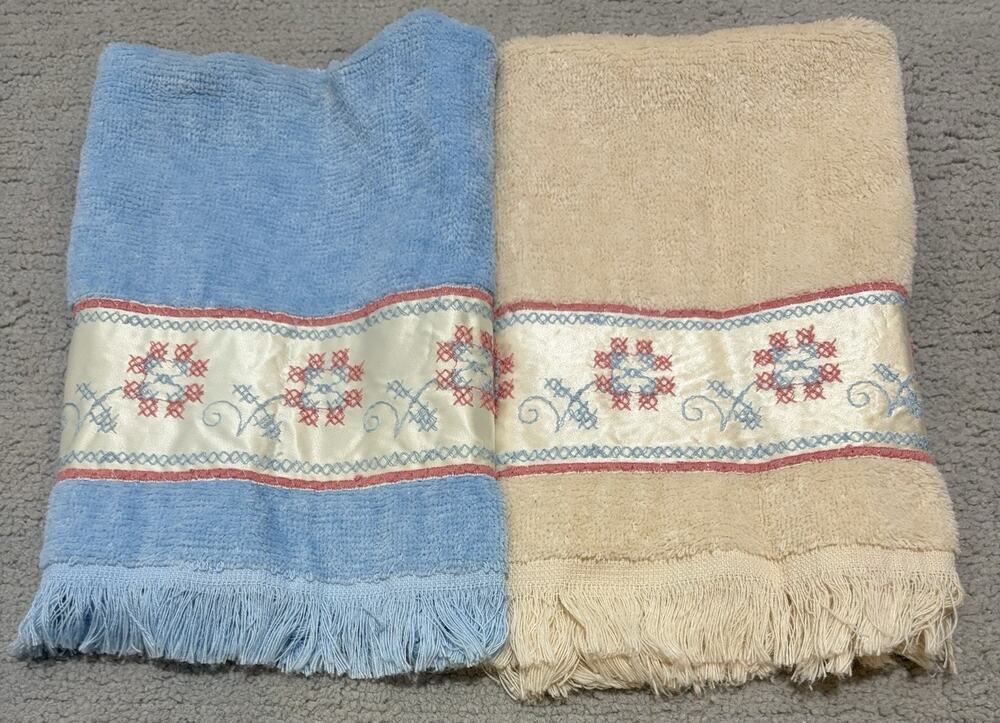 Fieldcrest Guest Fingertip Hand Towel Set of 2 Embroidere Blue Tan Fringe Floral